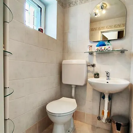 Vila Con Giardino Privato, Tre Camere, Due Bagni *