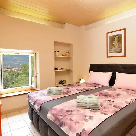 Vila Con Giardino Privato, Tre Camere, Due Bagni