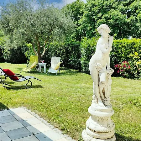 Vila Con Giardino Privato, Tre Camere, Due Bagni *