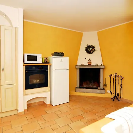 Vila Con Giardino Privato, Tre Camere, Due Bagni *