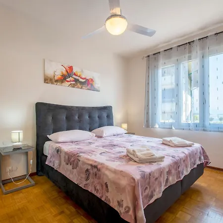 Vila Con Giardino Privato, Tre Camere, Due Bagni