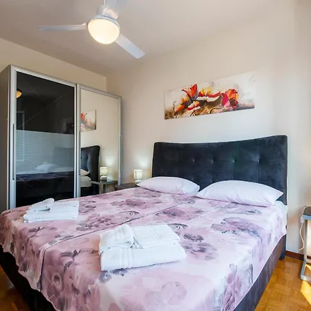 Villa Con Giardino Privato, Tre Camere, Due Bagni *